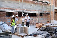 Momento de la visita de Jose María Román a la obra de las 47 viviendas de calle Delicias